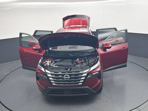 Used 2025 Nissan Rogue SV FWD image 43