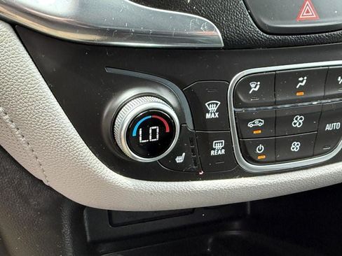 Used 2019 Chevrolet Equinox Premier AWD/4WD image 24