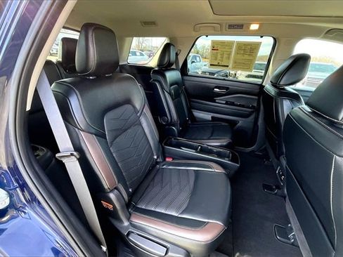 Used 2023 Nissan Pathfinder Platinum image 25