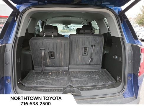 Used 2023 GMC Acadia SLE w/ Driver Convenience Package image 8