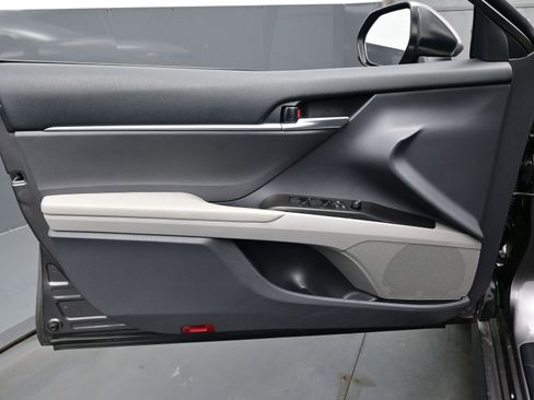 Used 2023 Toyota Camry LE image 9