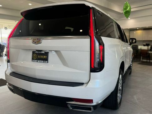 Used 2024 Cadillac Escalade Premium Luxury AWD/4WD image 9