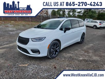 New 2026 Chrysler Pacifica Select