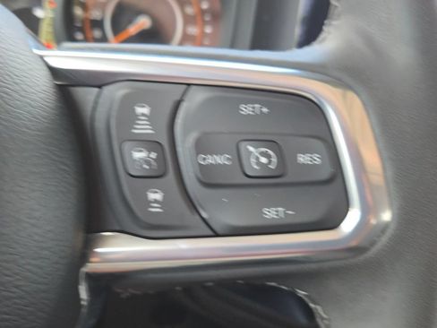 Used 2025 Jeep Wrangler Unlimited Sahara AWD/4WD image 23