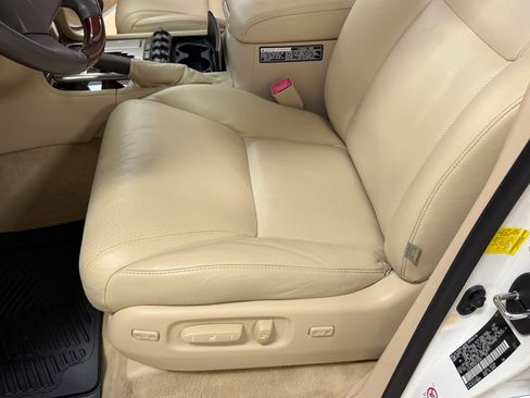 Used 2013 Lexus LX 570 4WD w/ Luxury Pkg w/Pre-crash image 20
