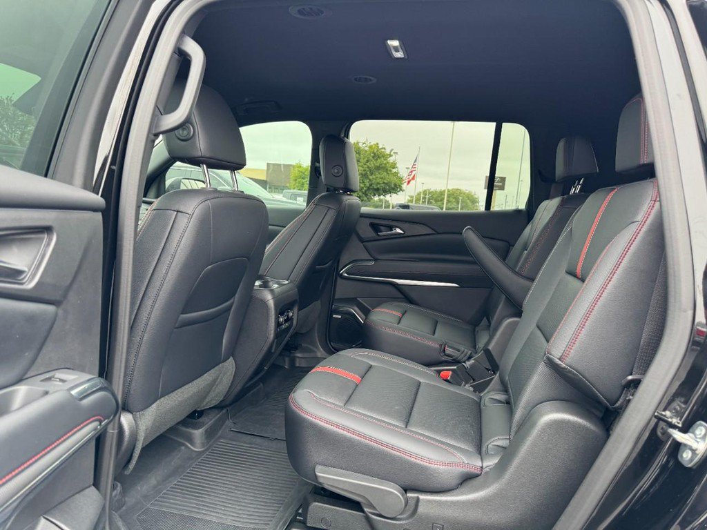 Used 2026 Chevrolet Traverse RS w/ LPO, Floor Liner Package AWD/4WD image 10