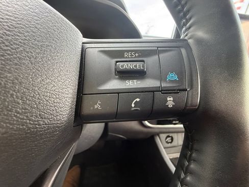 Used 2025 Nissan Rogue SV AWD/4WD image 17