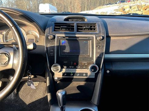 Used 2014 Toyota Camry SE image 18