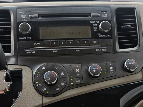 Used 2012 Toyota Sienna FWD image 11