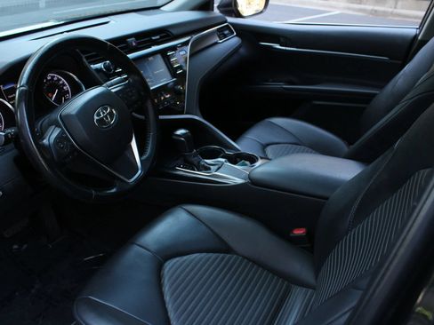 Used 2018 Toyota Camry SE w/ Moonroof Package FWD image 13