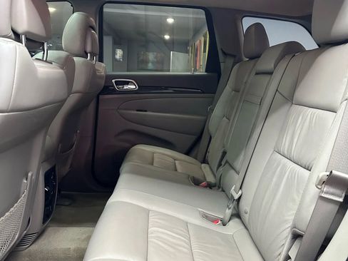 Used 2013 Jeep Grand Cherokee Laredo image 24