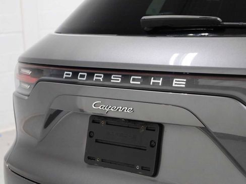 Used 2022 Porsche Cayenne image 8