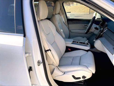New 2026 Volvo XC90 B6 Ultra w/ Protection Package image 32