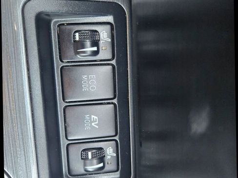 Used 2013 Toyota Camry XLE w/ Leather Pkg image 25