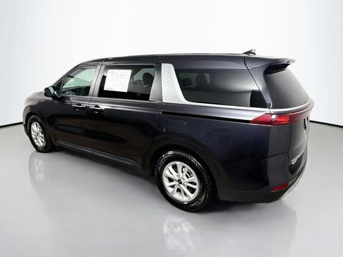 Used 2024 Kia Carnival LX FWD image 5