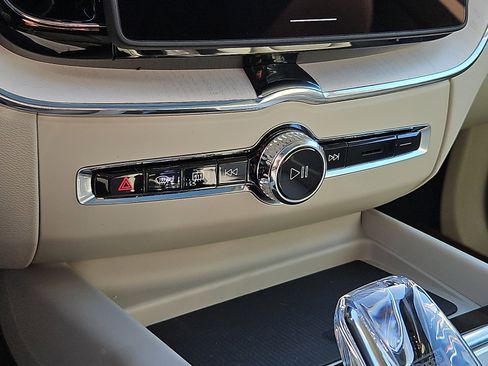 New 2026 Volvo XC60 T8 Ultra w/ Protection Package Premier image 13