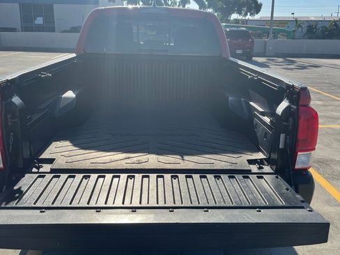 Used 2017 Toyota Tacoma SR5 RWD image 10