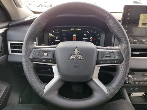 New 2026 Mitsubishi Outlander SE image 6