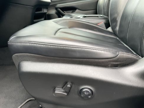 Used 2023 Chrysler Pacifica Touring-L w/ S Appearance Package image 36