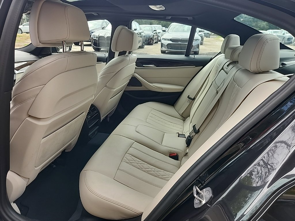 Used 2023 BMW 530e w/ Premium Package RWD image 3