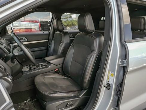 Used 2018 Ford Explorer XLT w/ Equipment Group 202A image 31