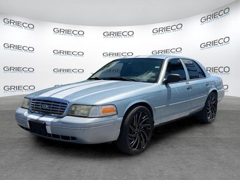 Used 2005 Ford Crown Victoria LX RWD image 3