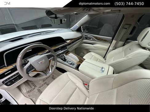 Used 2022 Cadillac Escalade ESV Sport Platinum w/ LPO, ONYX Package image 17