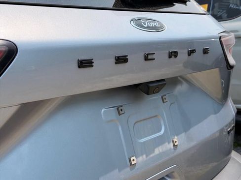 Used 2022 Ford Escape SEL w/ SEL Stealth AWD Package image 9