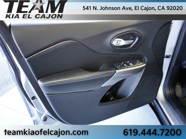 Used 2019 Jeep Cherokee Latitude Plus FWD image 25