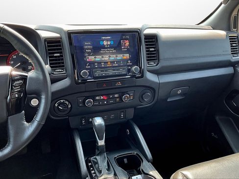Used 2022 Nissan Frontier PRO-4X image 6