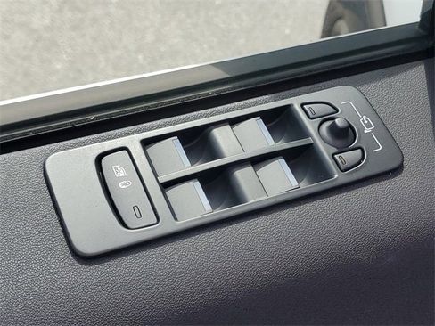 Certified 2025 Land Rover Discovery Sport Dynamic SE image 24