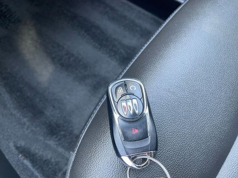 Used 2025 Buick Envista Sport Touring image 24