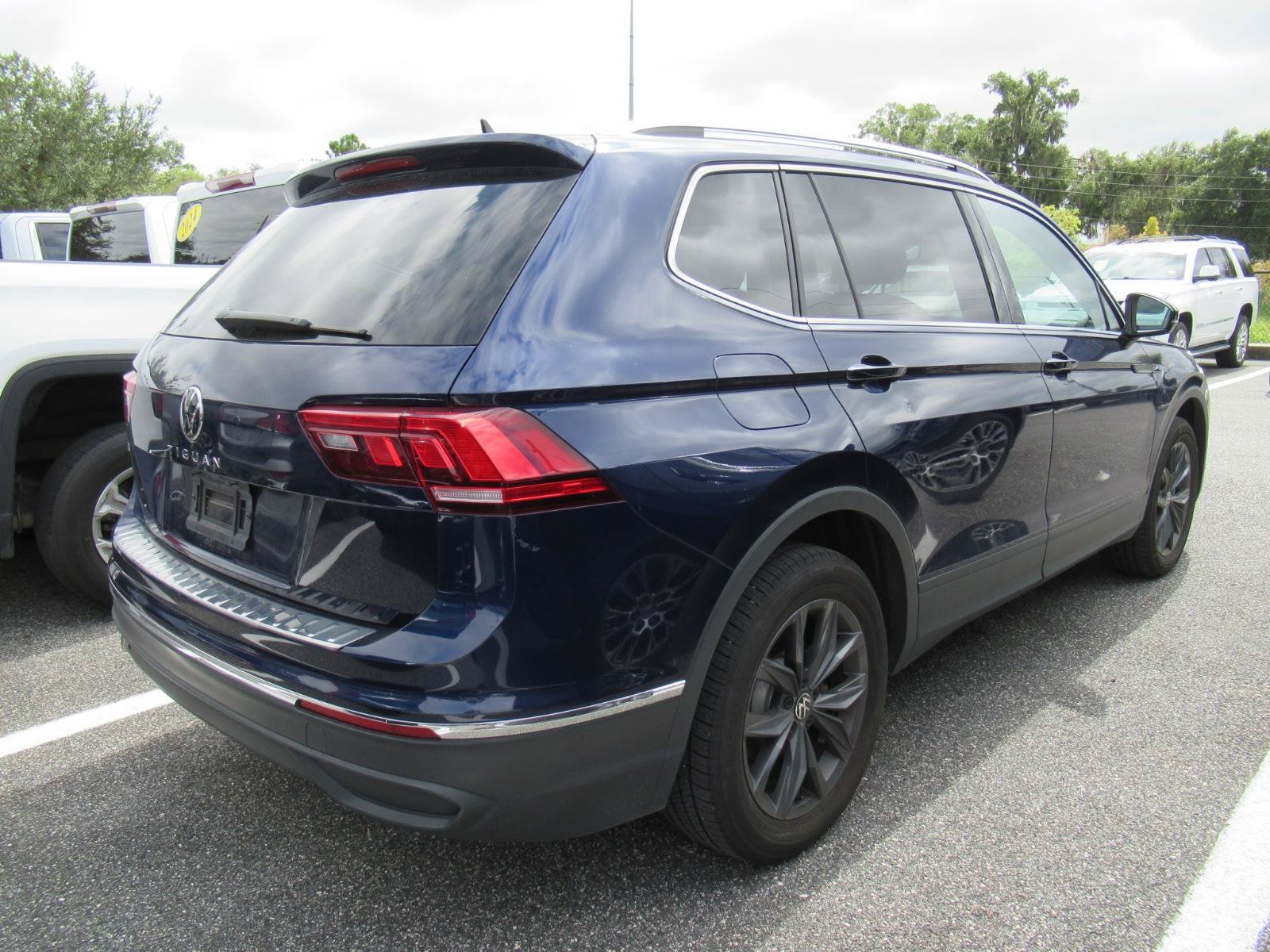 Used 2022 Volkswagen Tiguan SE FWD image 4