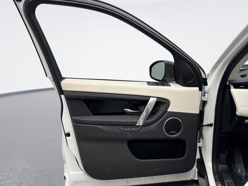 Used 2023 Land Rover Discovery Sport SE image 9