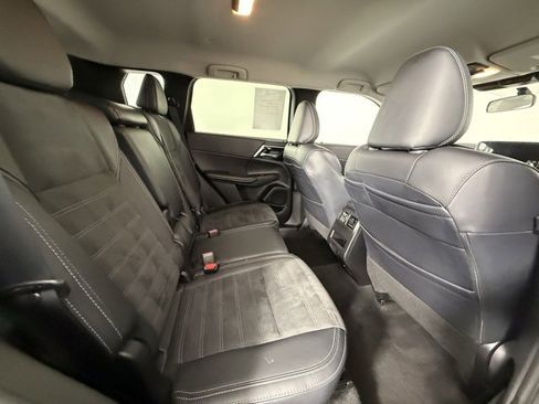 Used 2024 Mitsubishi Outlander SE image 17