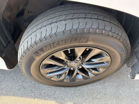 Used 2022 Lexus GX 460 Premium w/ Premium Package image 5