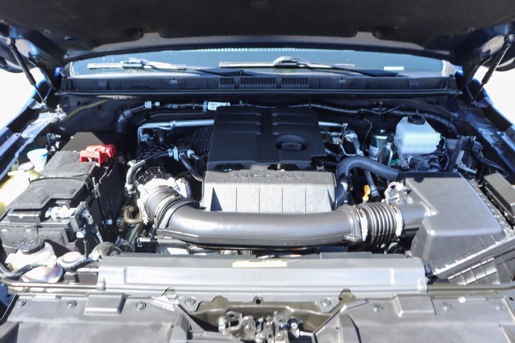 Used 2025 Nissan Frontier SV RWD image 12