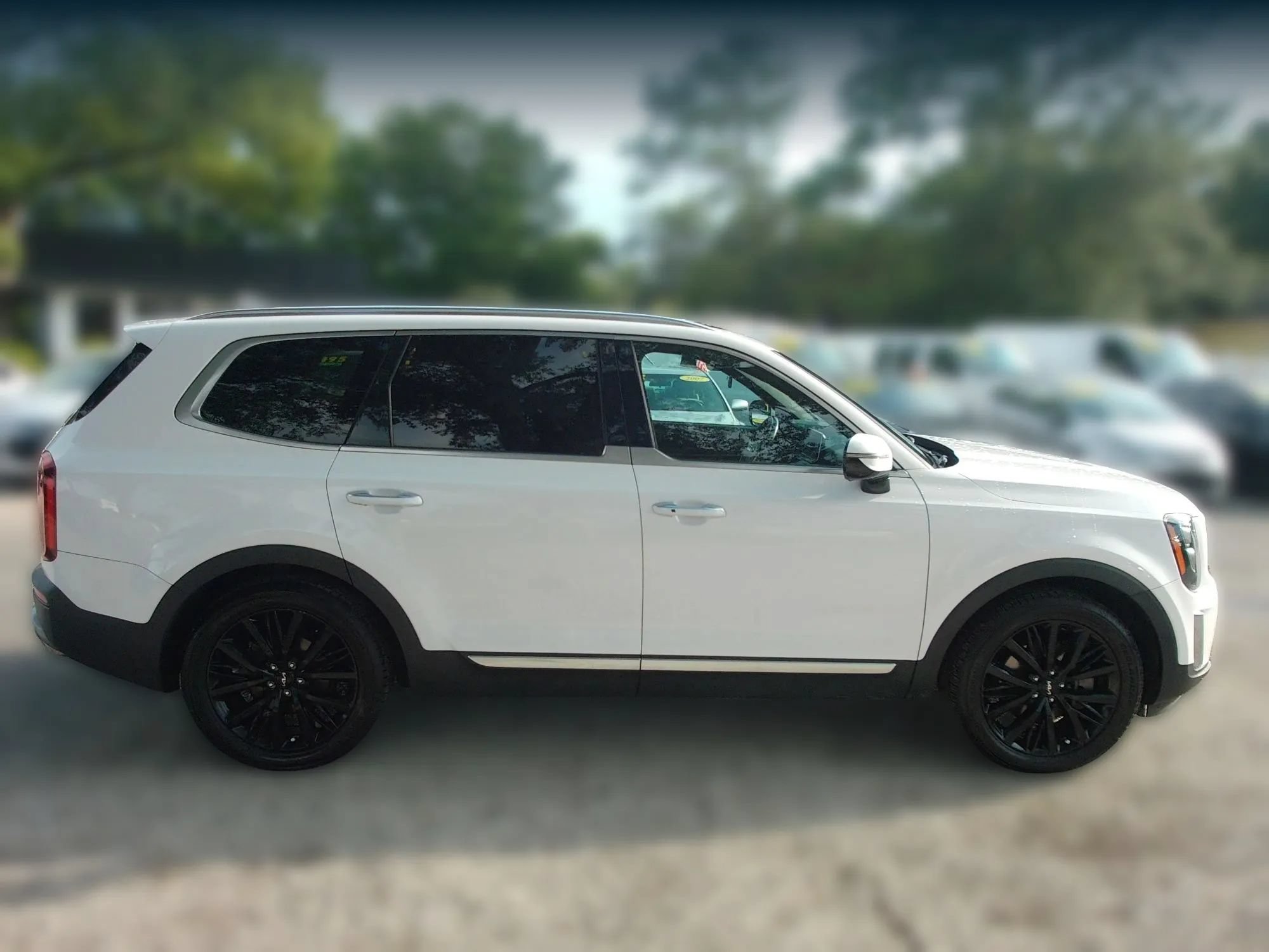 Used 2022 Kia Telluride SX w/ Towing Package FWD image 4