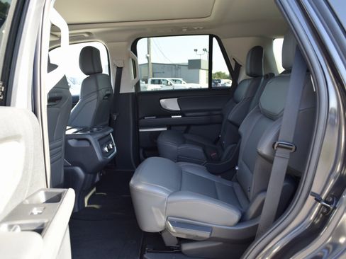 New 2025 Ford Expedition Active image 20