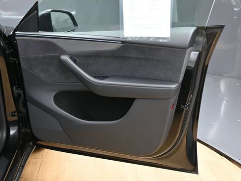 Used 2026 Tesla Model Y Long Range RWD image 40