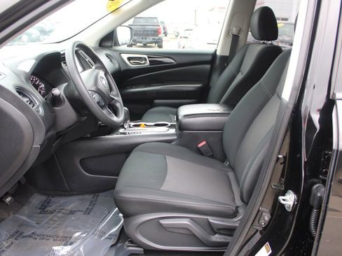 Used 2019 Nissan Pathfinder S image 14