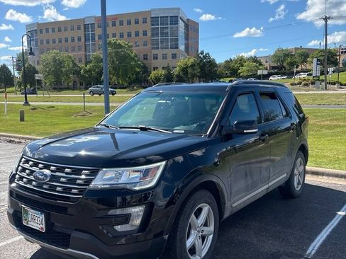 Used 2016 Ford Explorer XLT w/ Equipment Group 202A AWD/4WD image 2