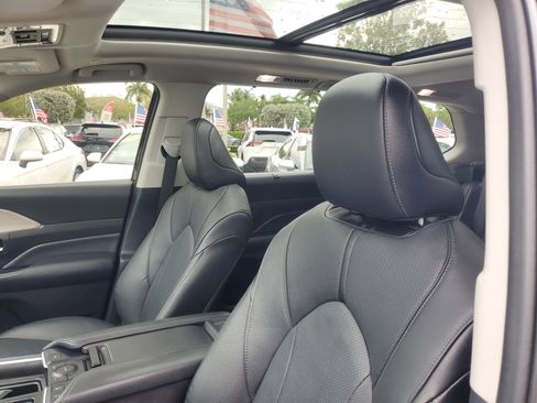 Certified 2025 Toyota Grand Highlander FWD image 19