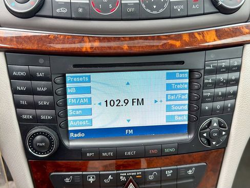 Used 2005 Mercedes-Benz E 320 Sedan image 28