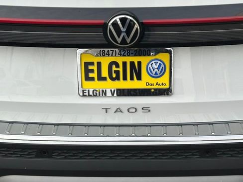Certified 2025 Volkswagen Taos SE w/ Panoramic Sunroof Package image 17