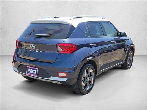 Used 2025 Hyundai Venue Limited FWD image 5