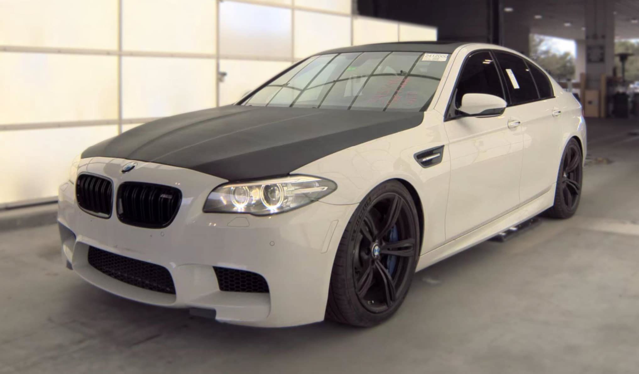 Used 2016 BMW M5 RWD image 1