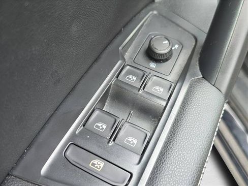Used 2023 Volkswagen Tiguan S FWD image 8