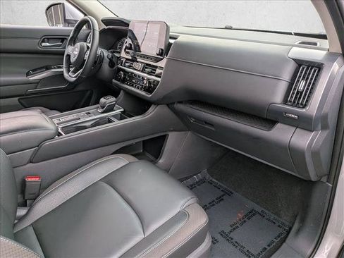 Used 2022 Nissan Pathfinder SL FWD image 29