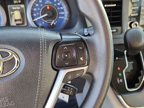 Used 2019 Toyota Sienna LE AWD/4WD image 21